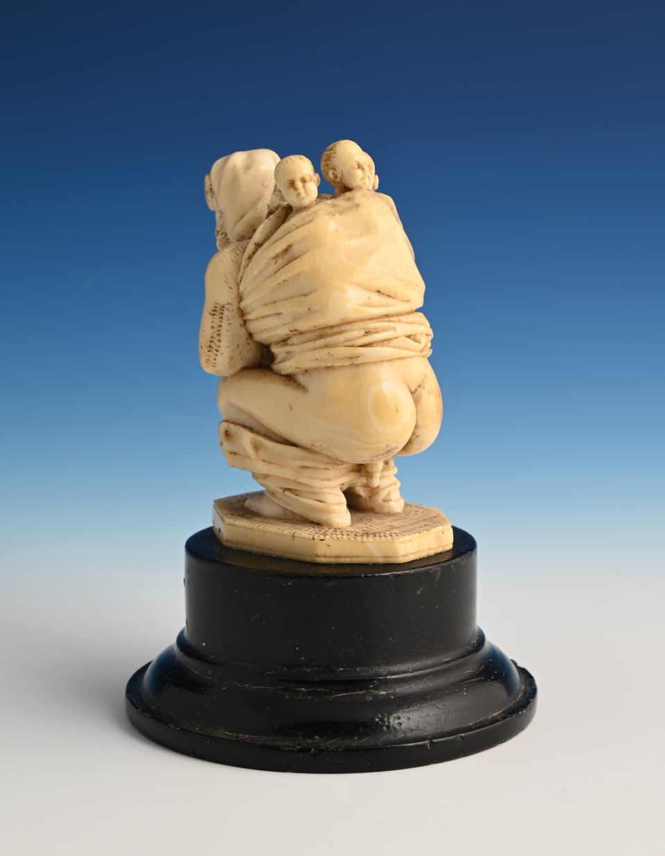 An ivory sculpture - image 6