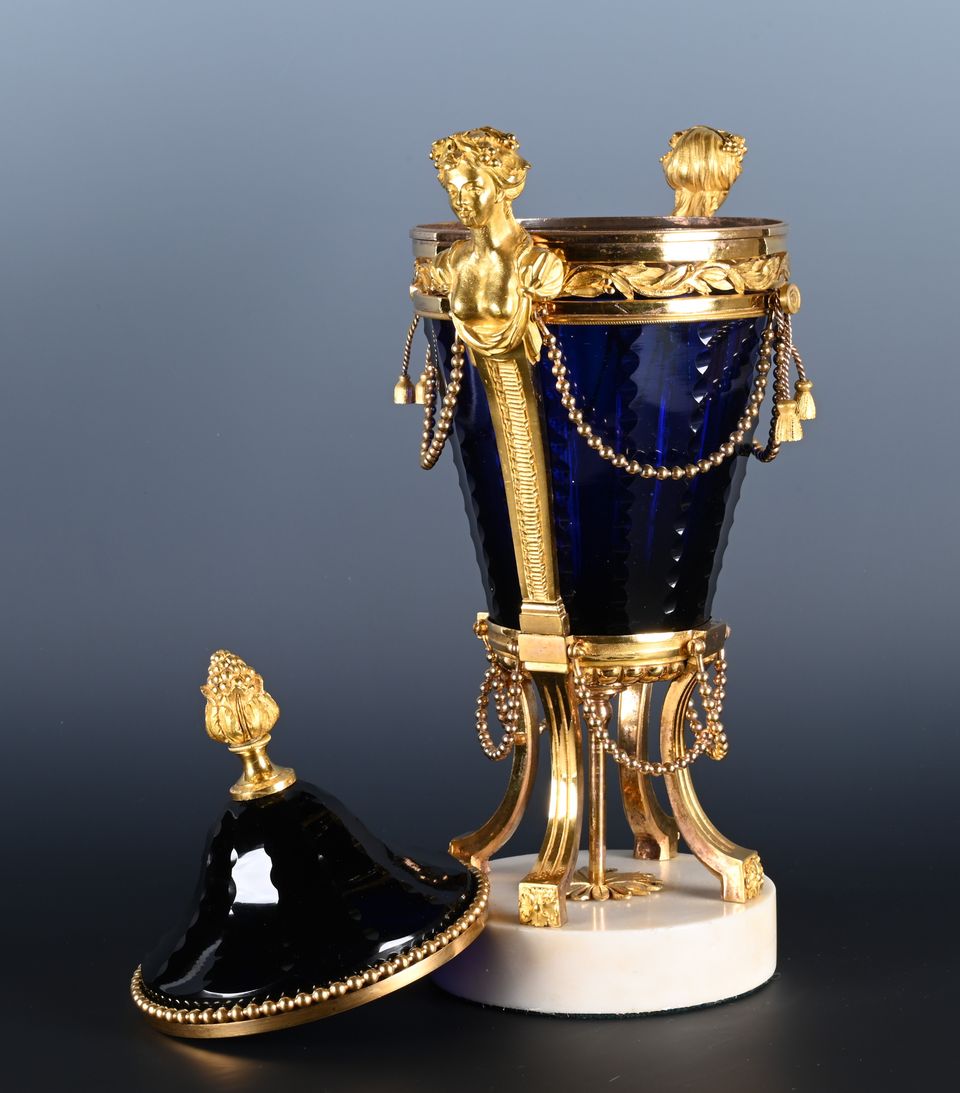 A set of Louis XVI potpourri decorative vases - image 3