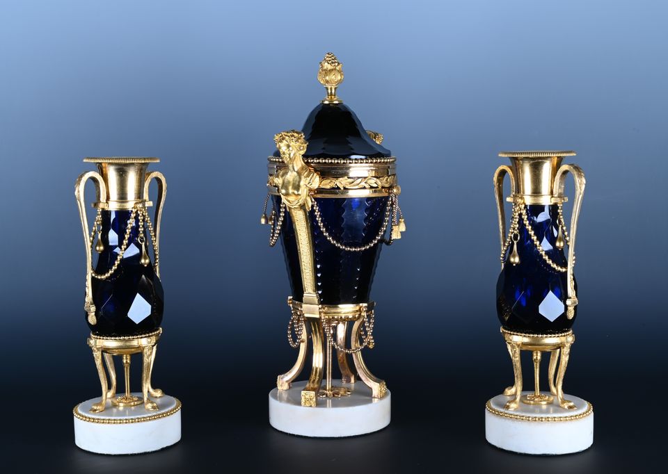 A set of Louis XVI potpourri decorative vases - image 2