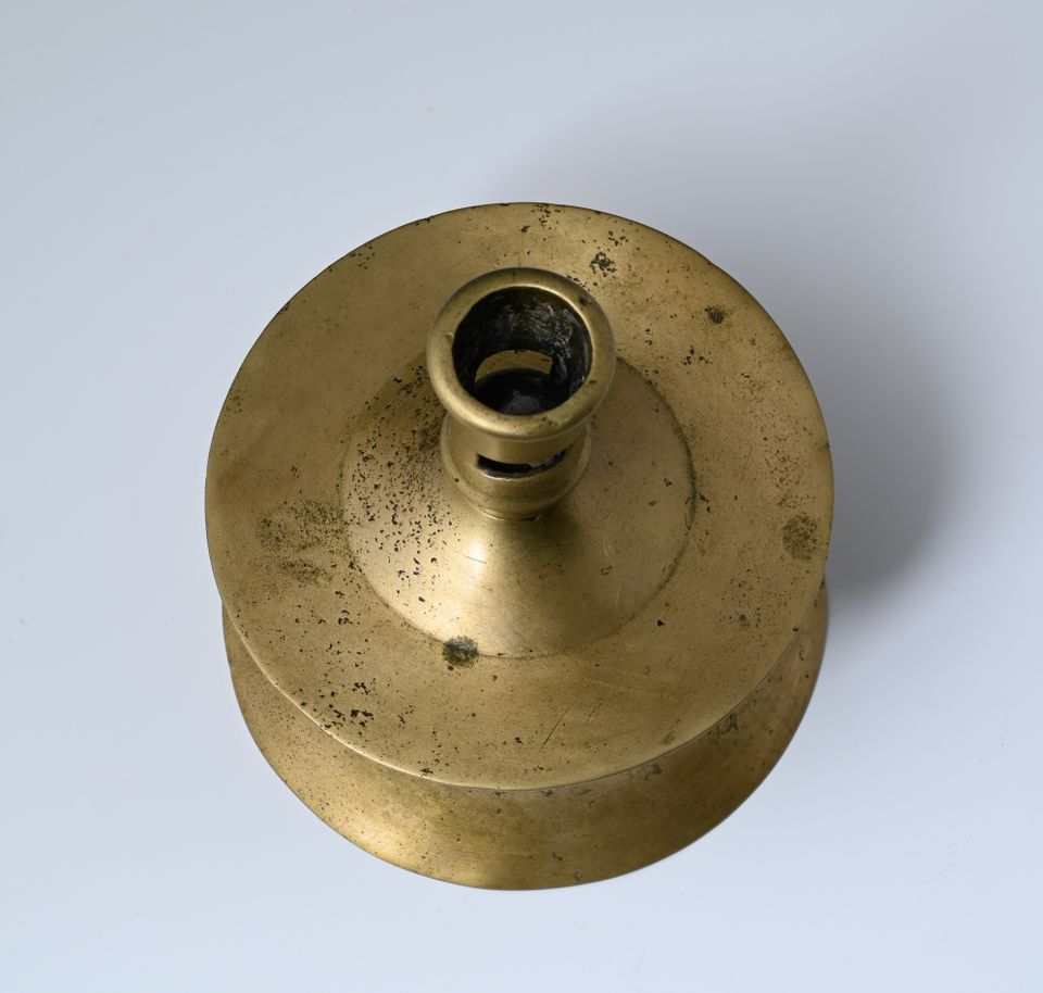 Een bronzen kandelaar - afbeelding 9