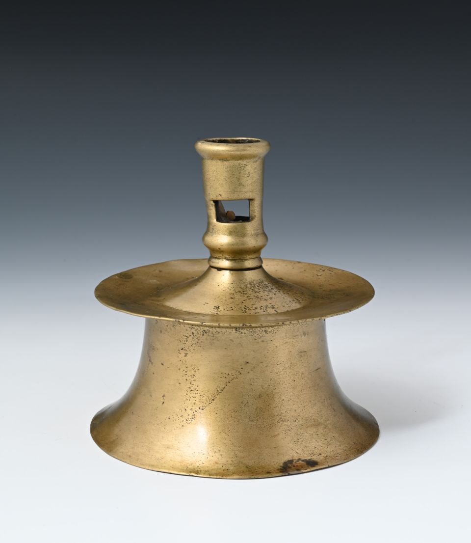 Een bronzen kandelaar - afbeelding 3