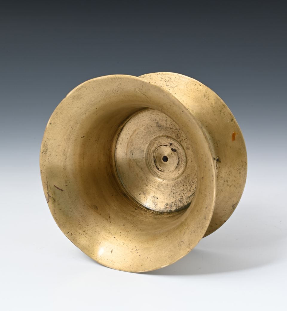 Een bronzen kandelaar - afbeelding 5
