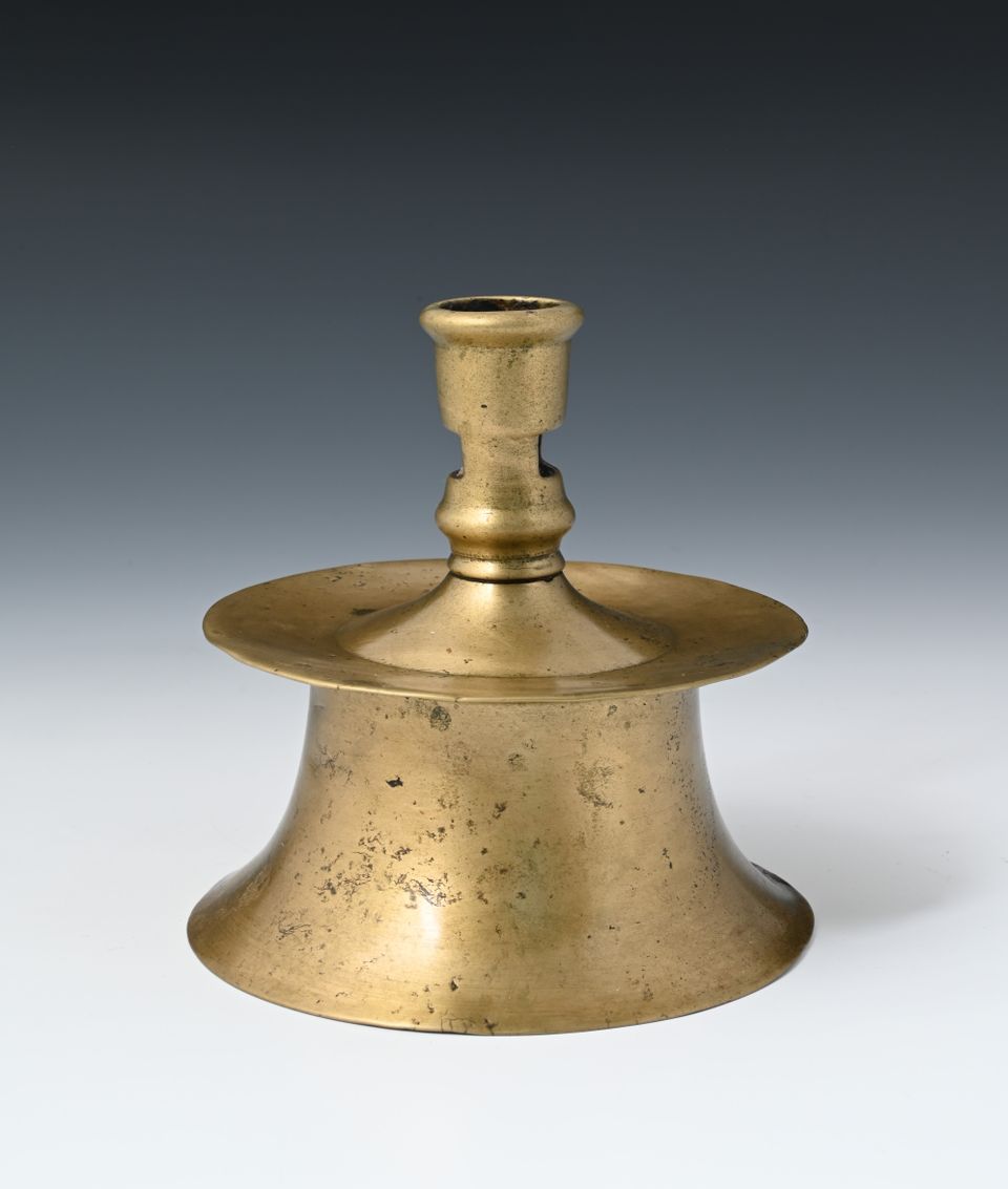 Een bronzen kandelaar - afbeelding 4