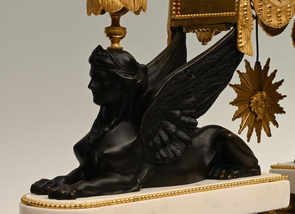 An exceptional Louis Seize mantel clock. - image 4
