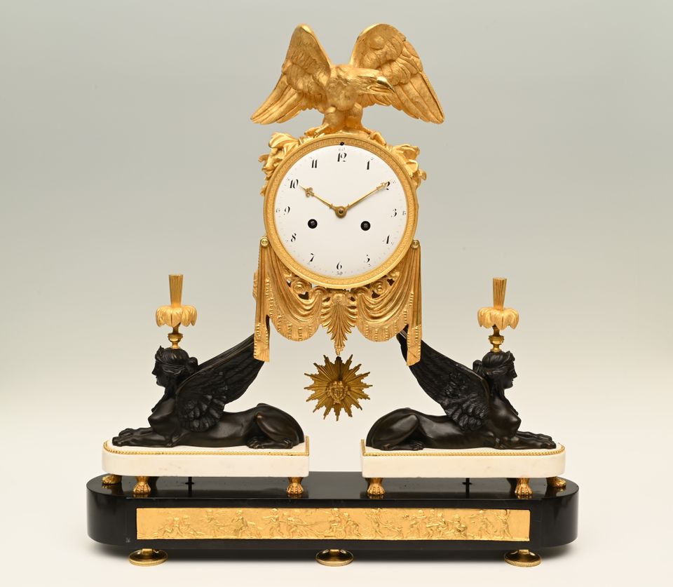 An exceptional Louis Seize mantel clock. - image 2