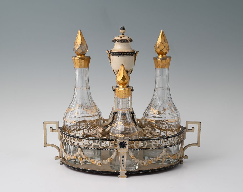 An 18th century Dutch oil and vinegar / cruet set - image 2