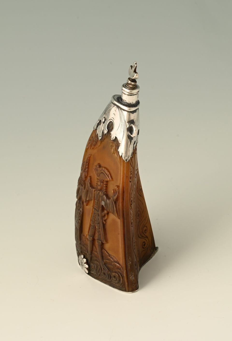 A 17th-century Dutch powder horn featuring an erotic scene. - image 4