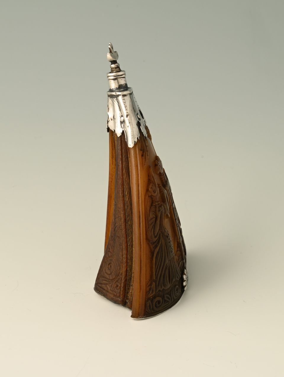 A 17th-century Dutch powder horn featuring an erotic scene. - image 7
