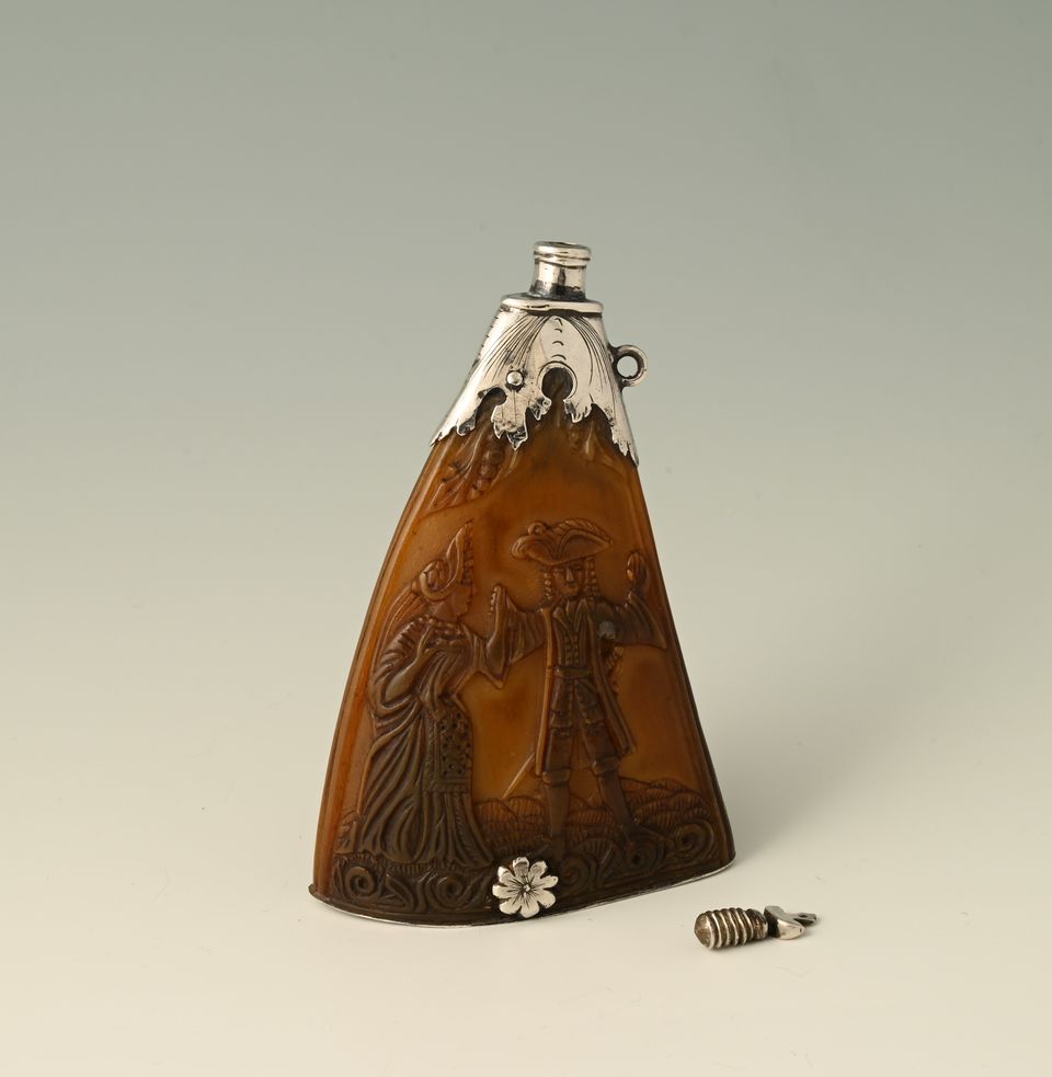 A 17th-century Dutch powder horn featuring an erotic scene. - image 8