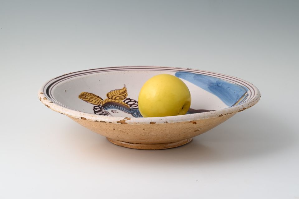 A majolica dish - image 3