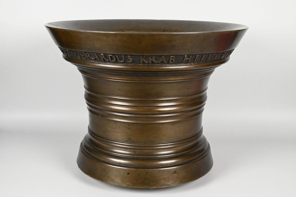 Un très grand mortier en bronze - image 2