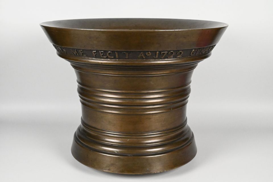 Un très grand mortier en bronze - image 5