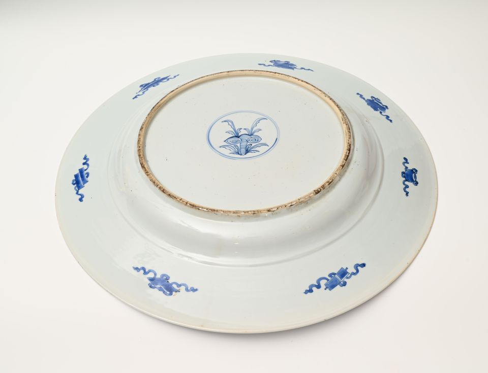 A very large Chinese porcelain dish, diameter 55 cm. - image 3