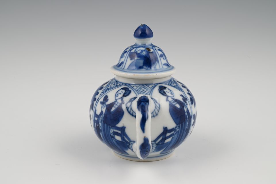 A miniature Chinese porcelain teapot. - image 5