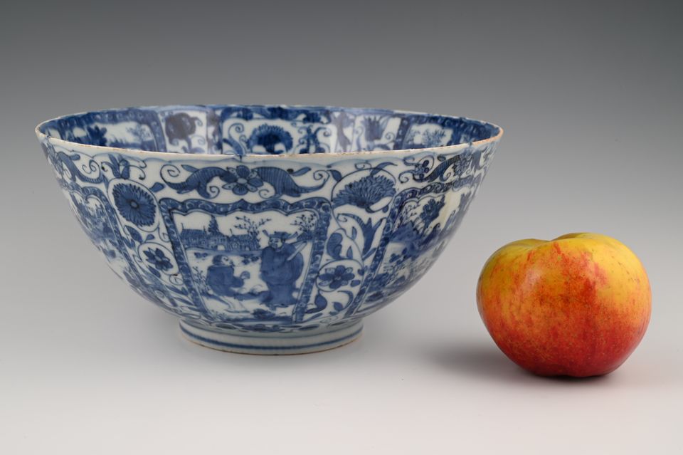 A Chinese porcelain Wanli bowl - image 3