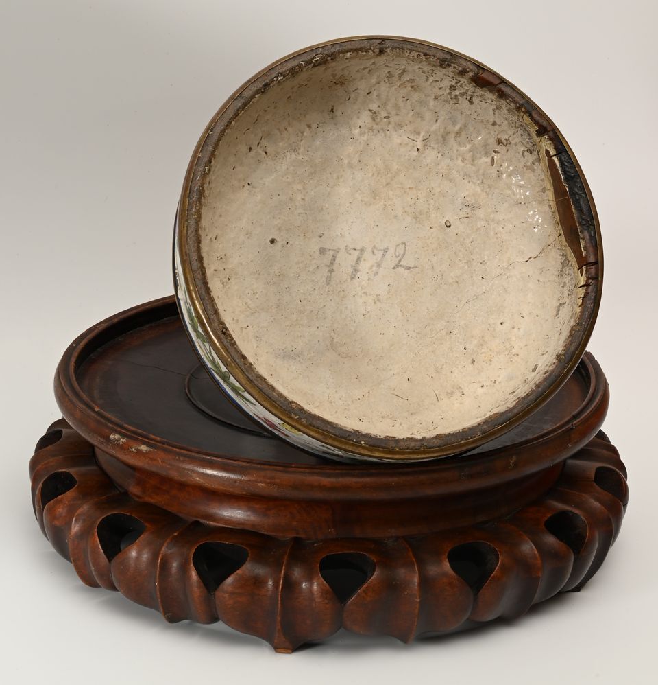 A large Chinese brown-glazed vase - image 8