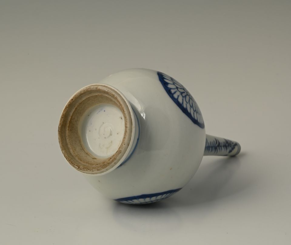 A Chinese porcelain rosewater sprinkler - image 5