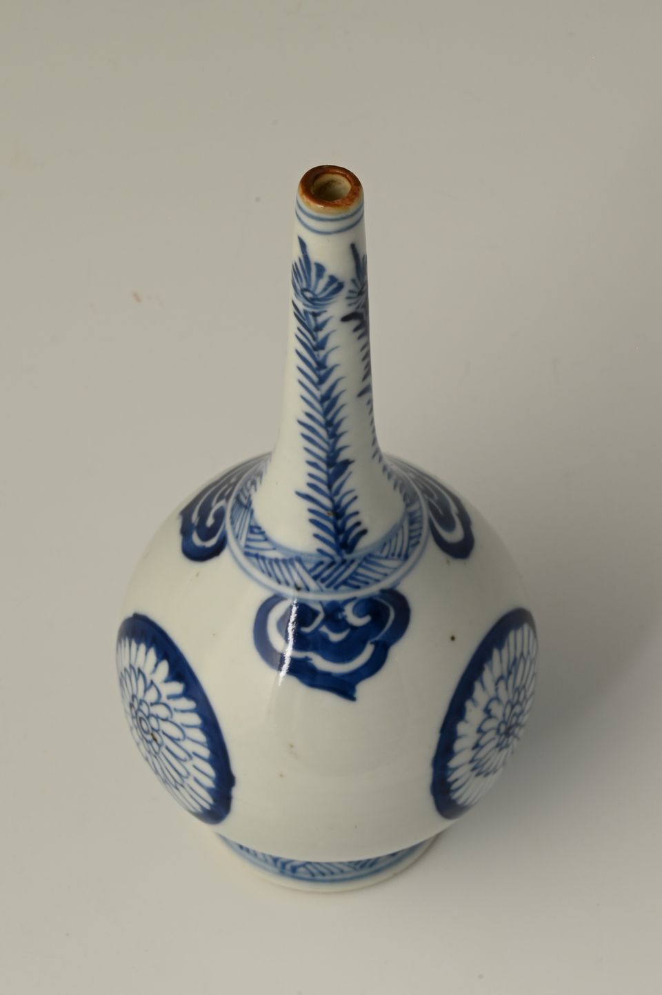 A Chinese porcelain rosewater sprinkler - image 4