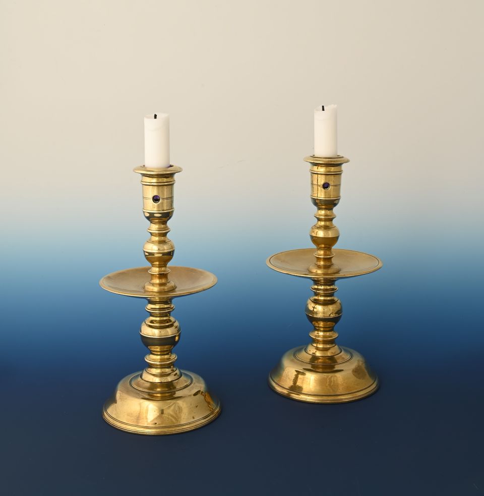 Une paire de bougeoirs Heemskerk - image 3