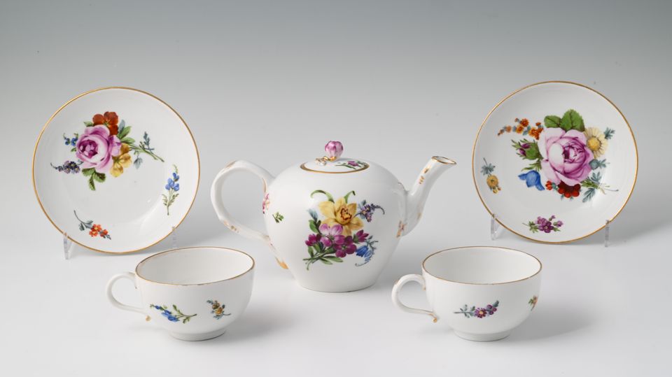 A rare Meissen tête-à-tête tea set - image 2