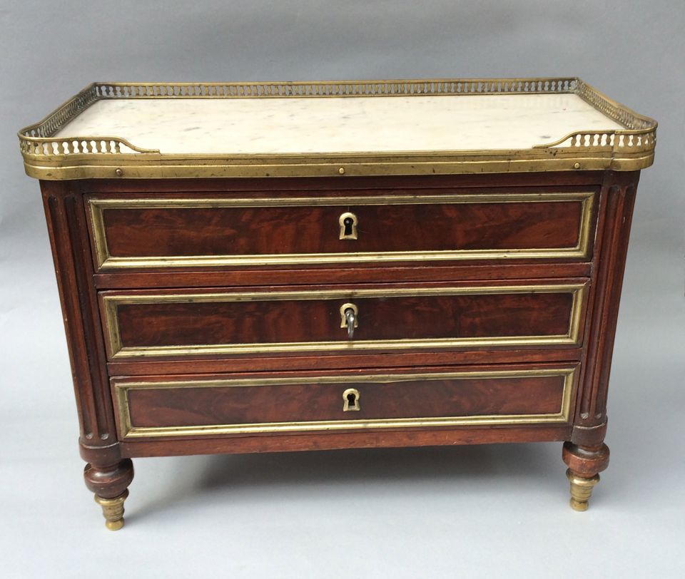 Miniature commode - image 2
