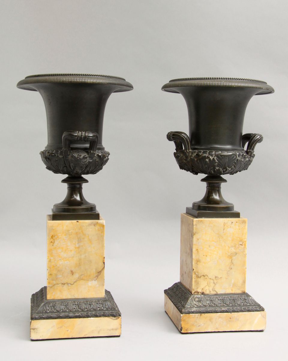 Bronze Medici vases on marble bases - image 2