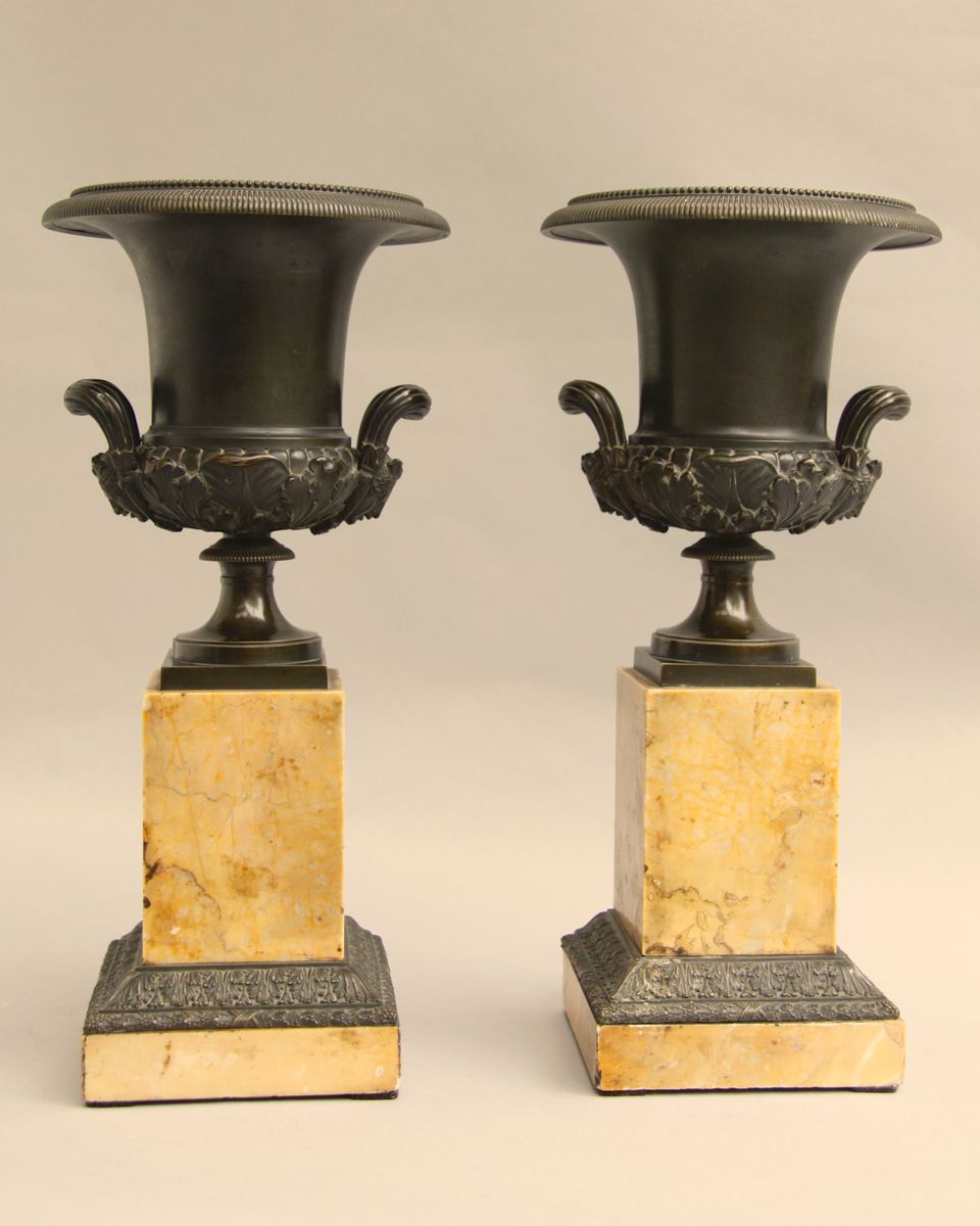 Bronze Medici vases on marble bases - image 6