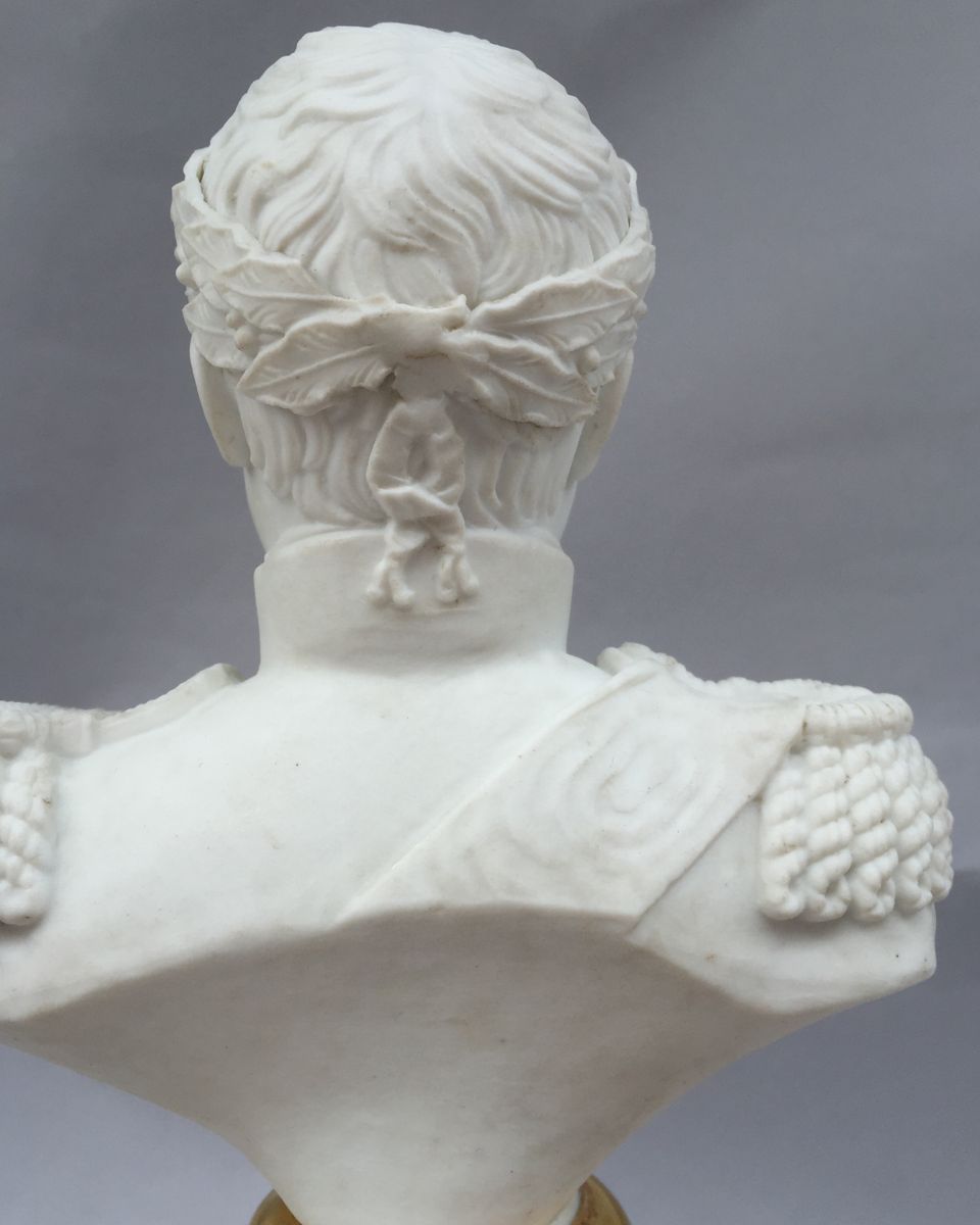 'Porcelaine de Paris' bust of Napoleon - image 2