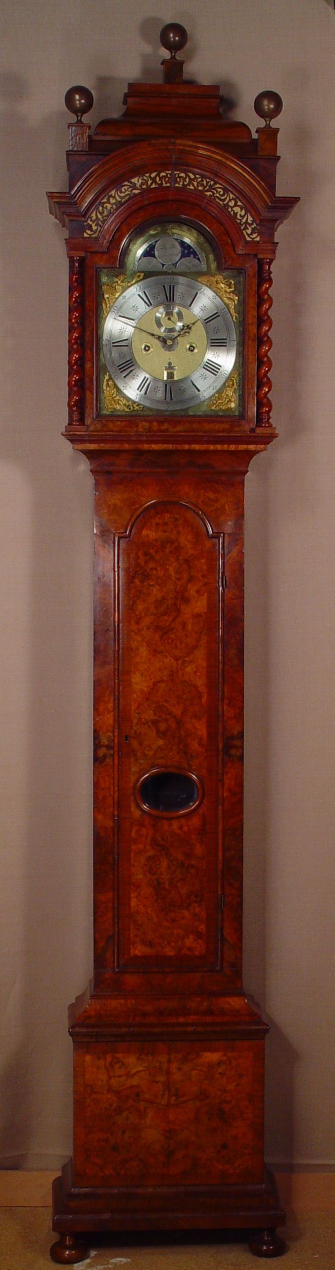 Een Hollandse wortelnoten staande klok met slagwerk en wekker Ed Brookes Amsterdam circa 1725 - afbeelding 2