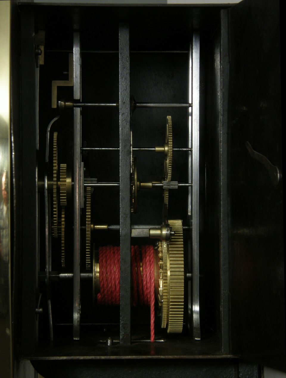 Een goede Franse 'Comtoise' ijzer en messing wandregulateur circa 1860 - afbeelding 3