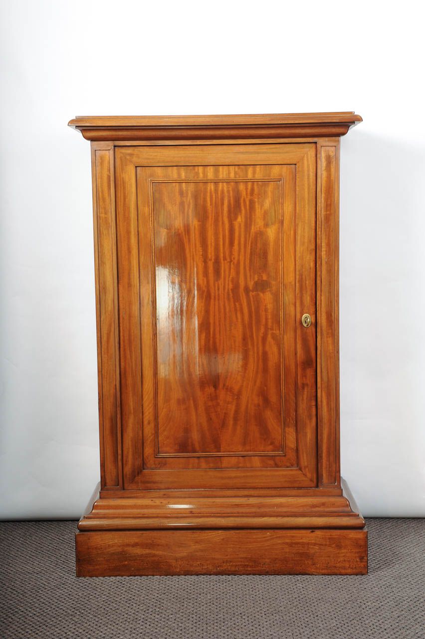 A good French Louis Philippe mahogany one-door cupboard, circa 1840 - image 2