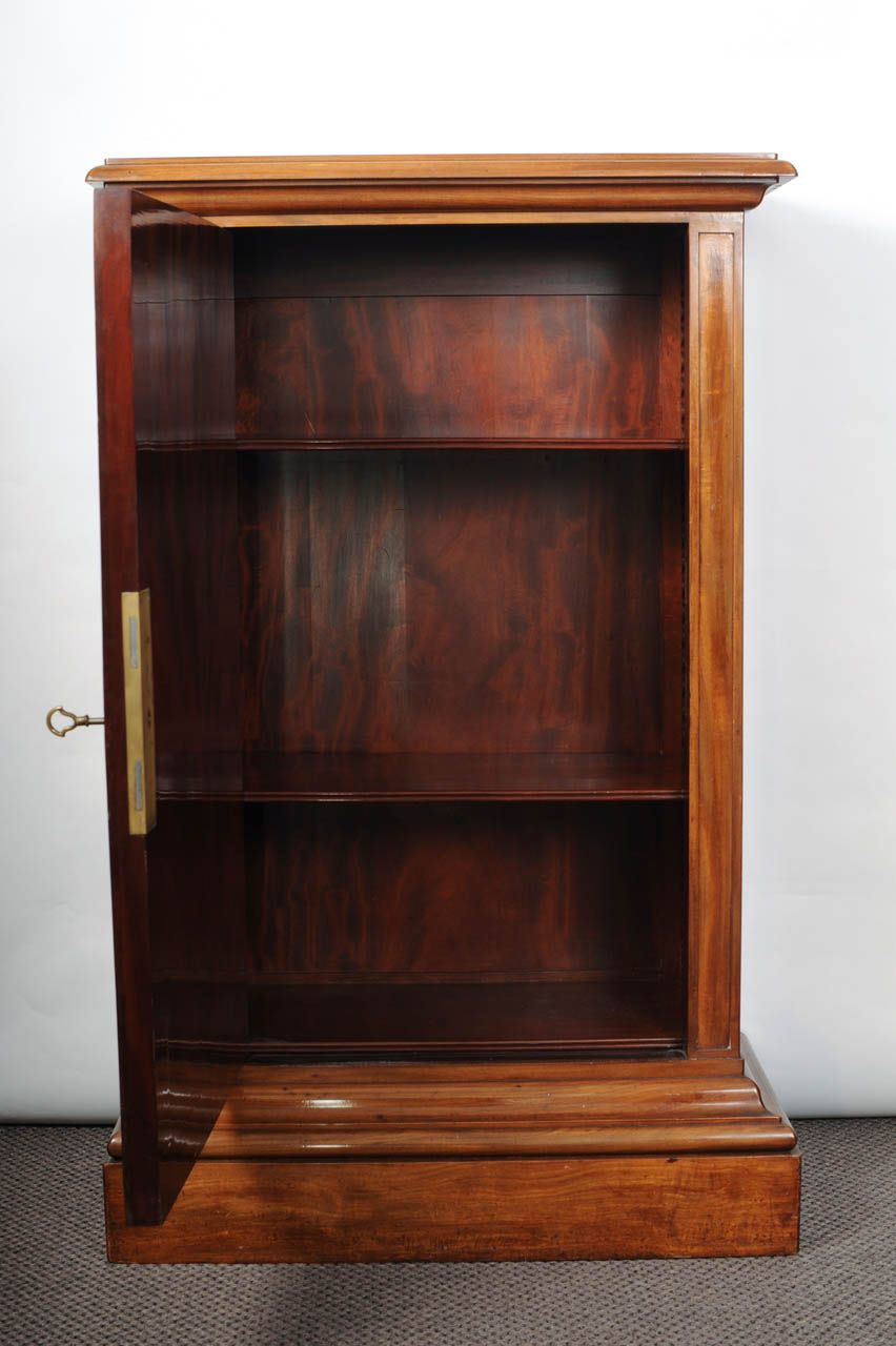 A good French Louis Philippe mahogany one-door cupboard, circa 1840 - image 3