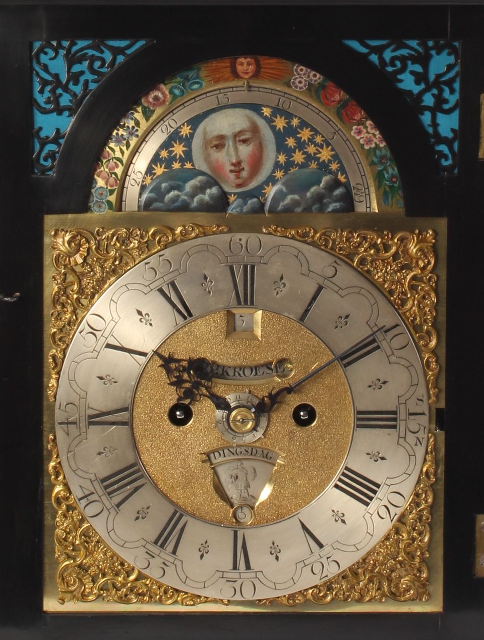 Een Hollandse gezwarte tafelklok met datum, dag en maanfase, door J.P. Kroese, omstreeks 1740 - afbeelding 3