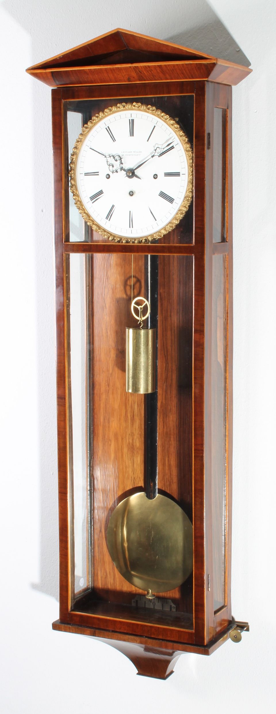 Een fraaie Oostenrijkse palissander 'Dachluhr' met bandinleg en grande sonnerie, L. Müller, circa 1840. - afbeelding 3