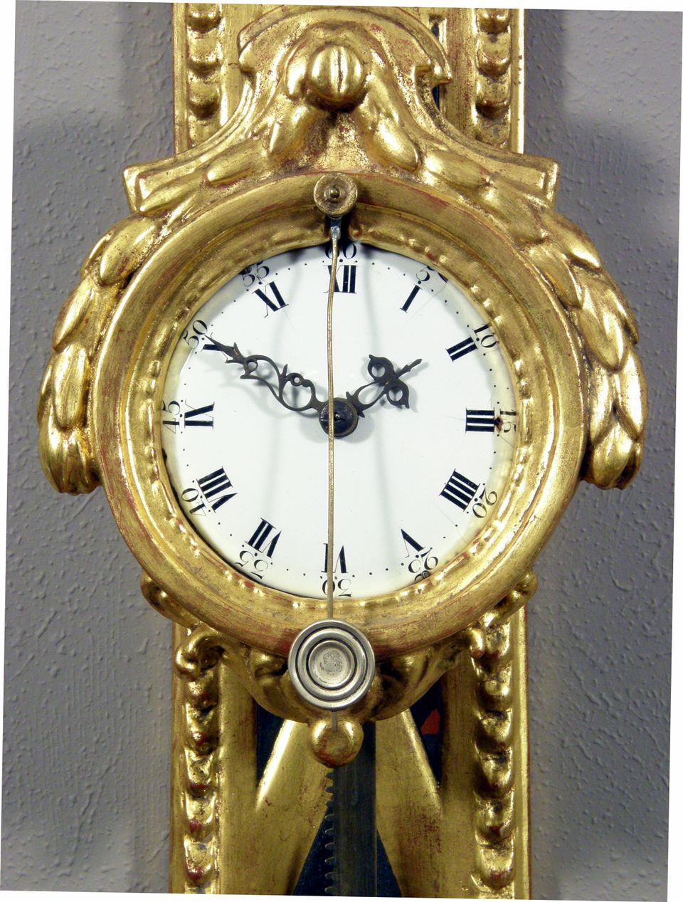 Een Zuid-Duitse Lodewijk XVI verguld houten zaagklok, omstreeks 1760 - afbeelding 2