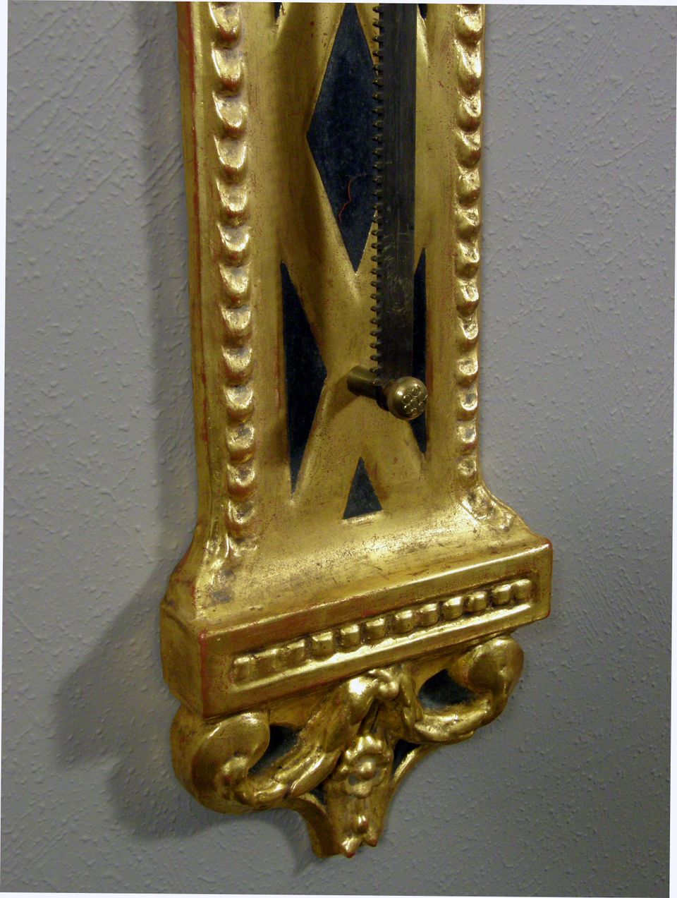 Een Zuid-Duitse Lodewijk XVI verguld houten zaagklok, omstreeks 1760 - afbeelding 3