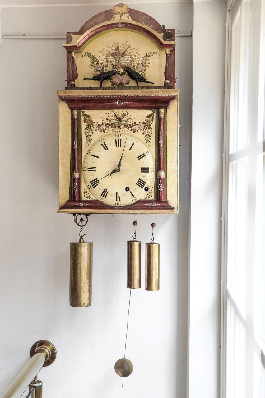 Een zeldzame Duitse Schwarzwald orgel speelklok met vogelautomaat, circa 1820. - afbeelding 3