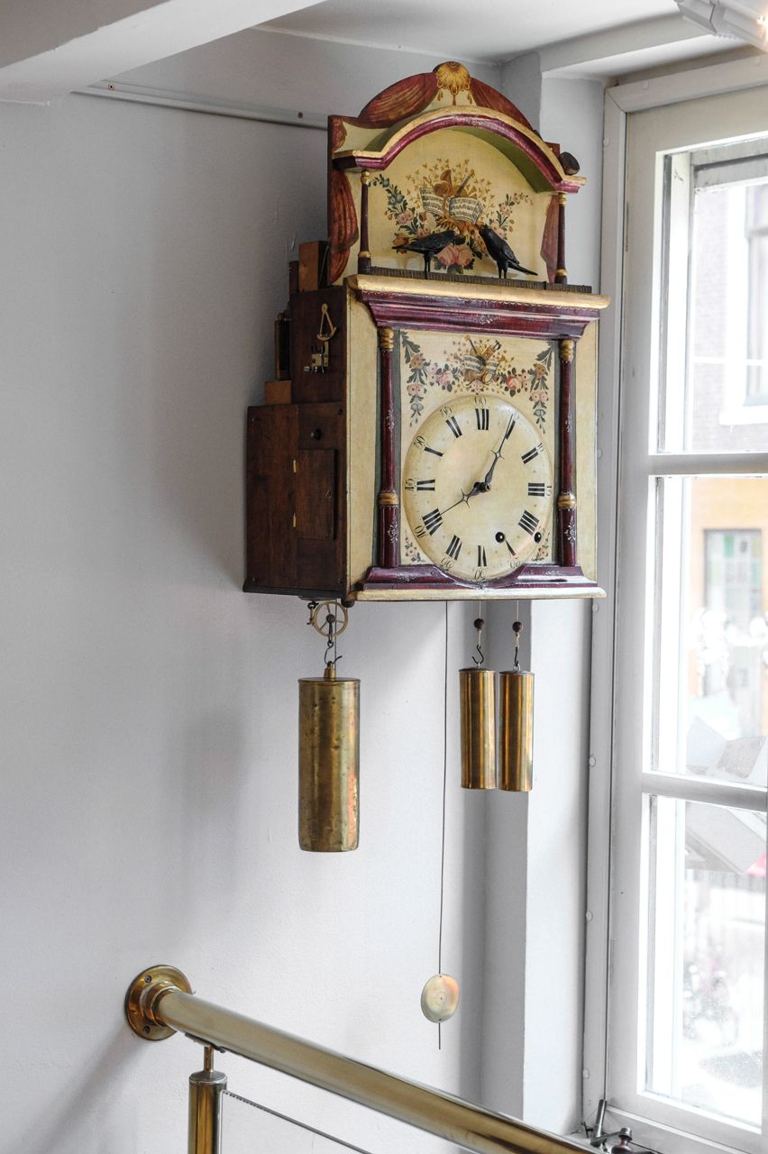 Een zeldzame Duitse Schwarzwald orgel speelklok met vogelautomaat, circa 1820. - afbeelding 4