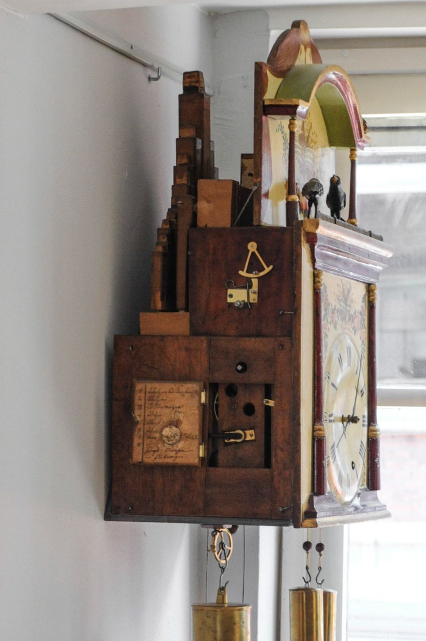 Een zeldzame Duitse Schwarzwald orgel speelklok met vogelautomaat, circa 1820. - afbeelding 5