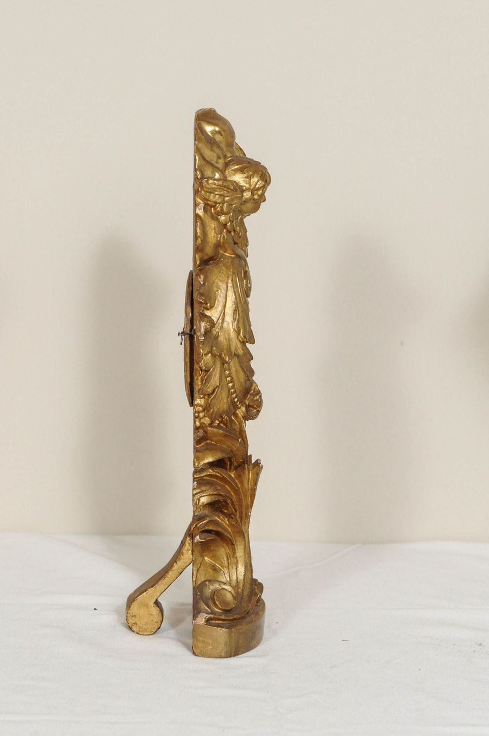 A late 18th century giltwood relic or watch stand - image 3