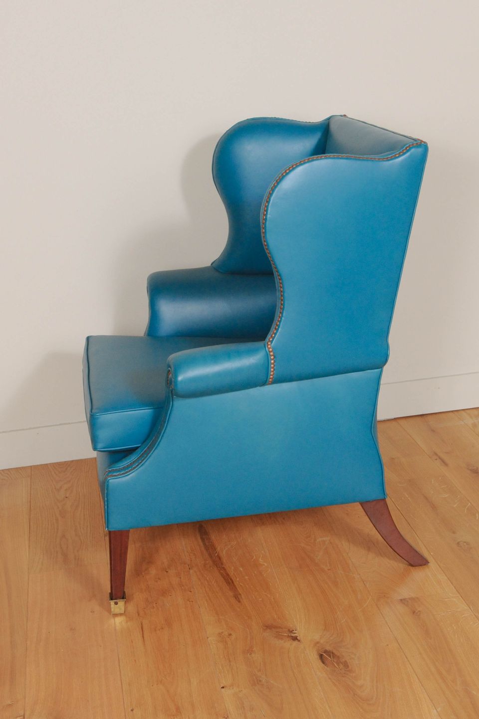 Lovely brightblue leather upholstered English wingchair. - image 5