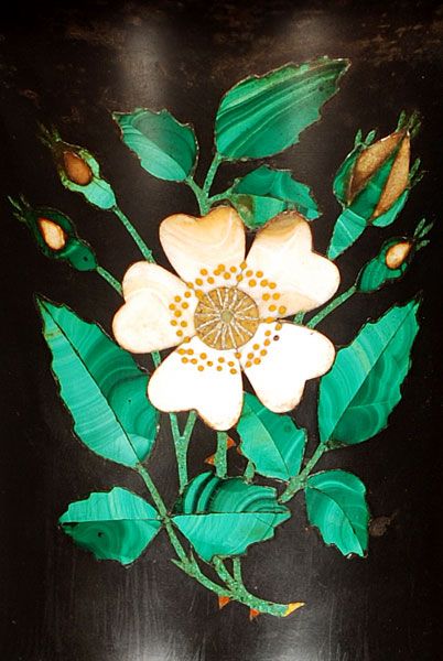 A decorative Italian black marble urn with malachite inlay, circa 1880 - image 2