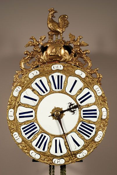 Een franse cartouche lantaarnklok, ca 1750, met gaand slag- en wekkerwerk, spillegang. - afbeelding 2