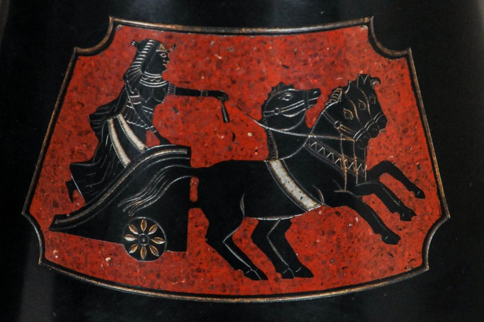 A fantastic black marble ‘retour de l’Egypt’ mantle clock with two side pieces. - image 7