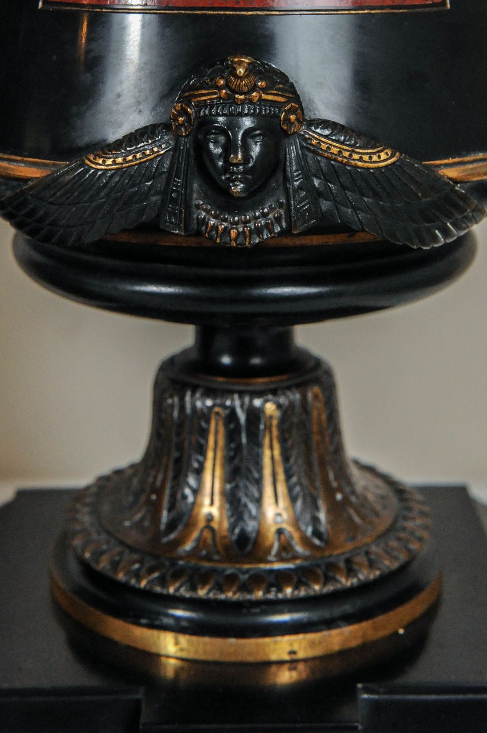 A fantastic black marble ‘retour de l’Egypt’ mantle clock with two side pieces. - image 6