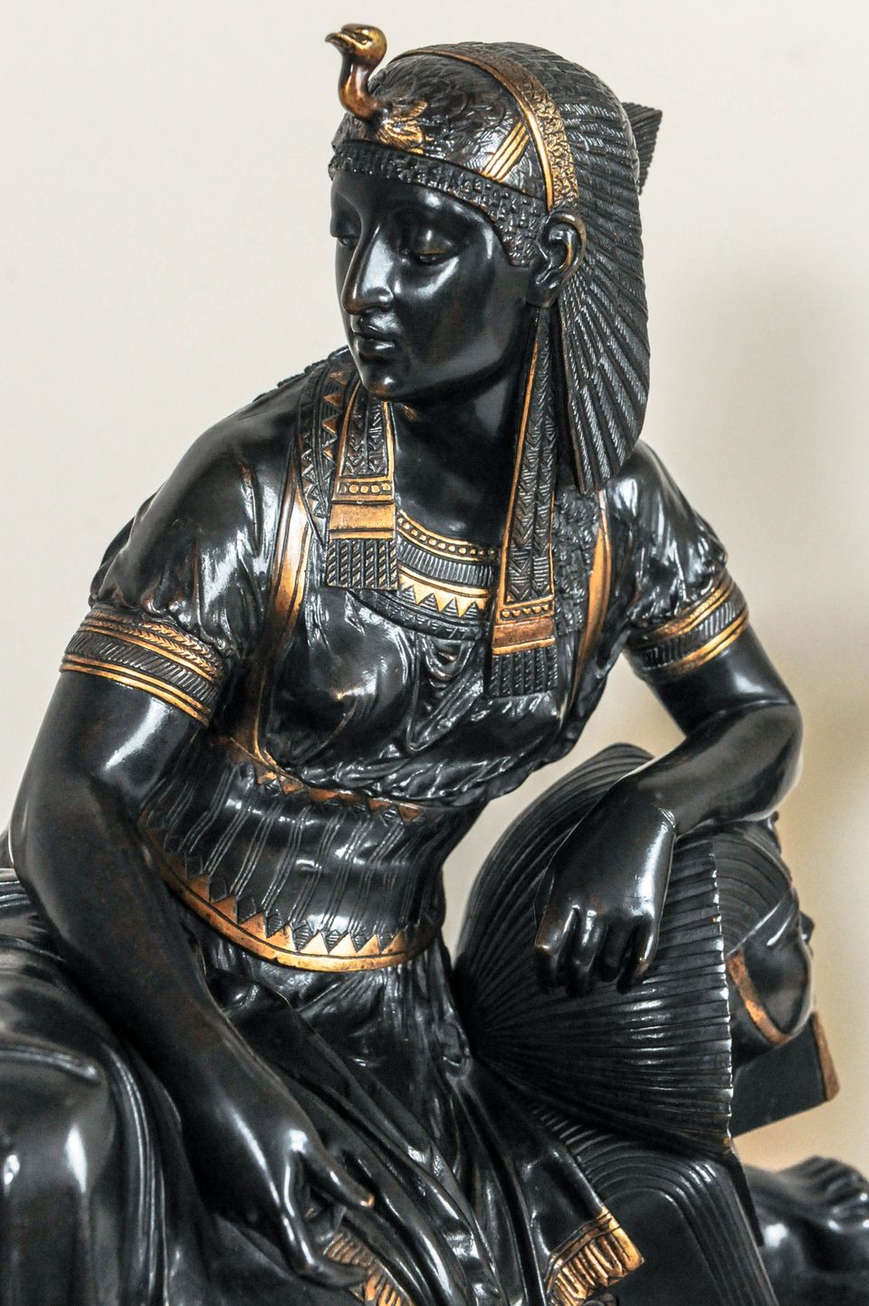 A fantastic black marble ‘retour de l’Egypt’ mantle clock with two side pieces. - image 5