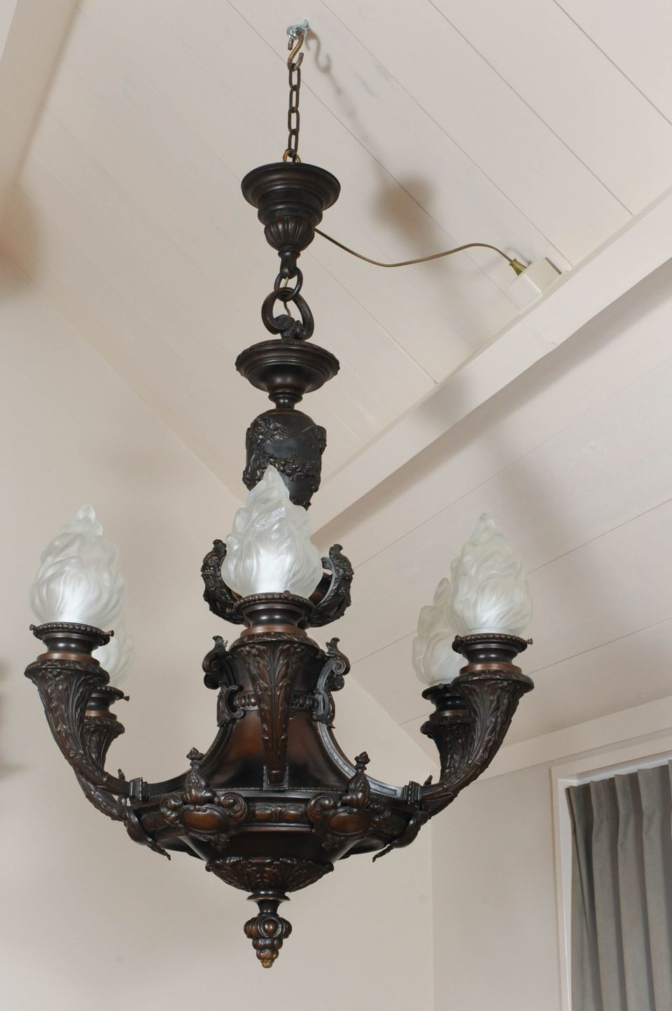 A very heavy bronze, late 19th century, 6-light chandelier of very good quality.  - image 8