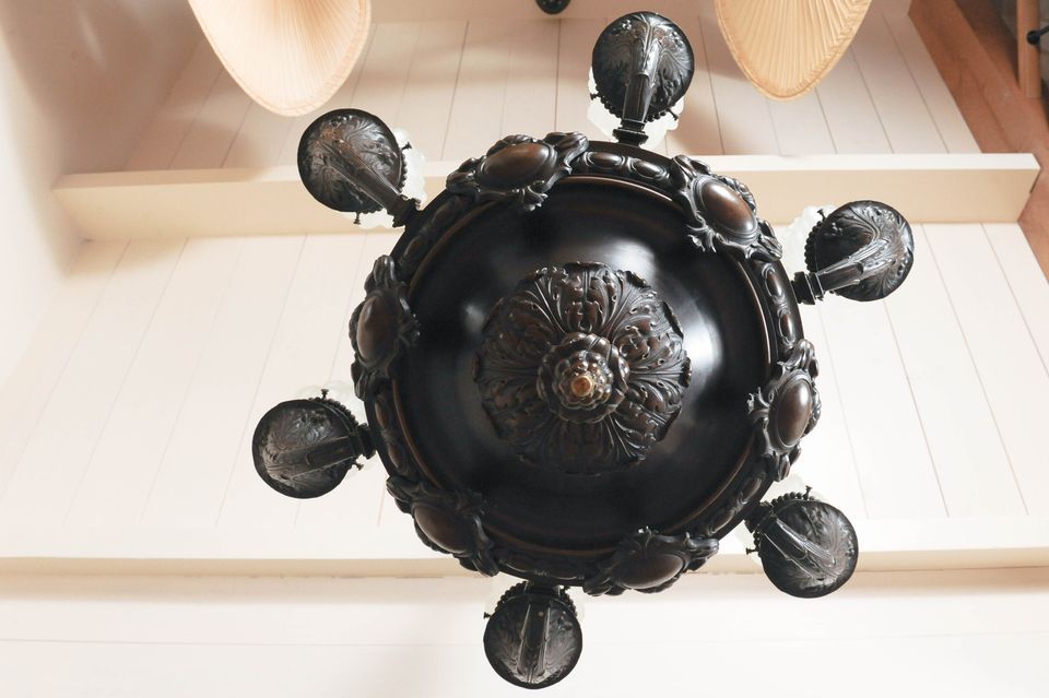 A very heavy bronze, late 19th century, 6-light chandelier of very good quality.  - image 6