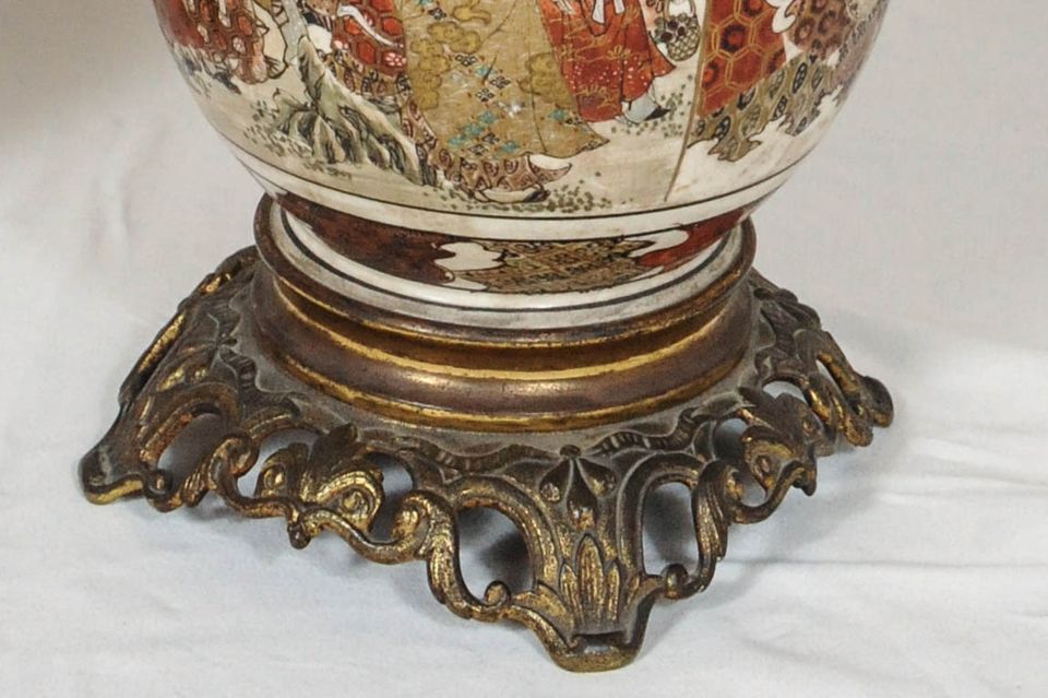 A fantastic pair of Satsuma lampstands, former oil-lamps. - image 9