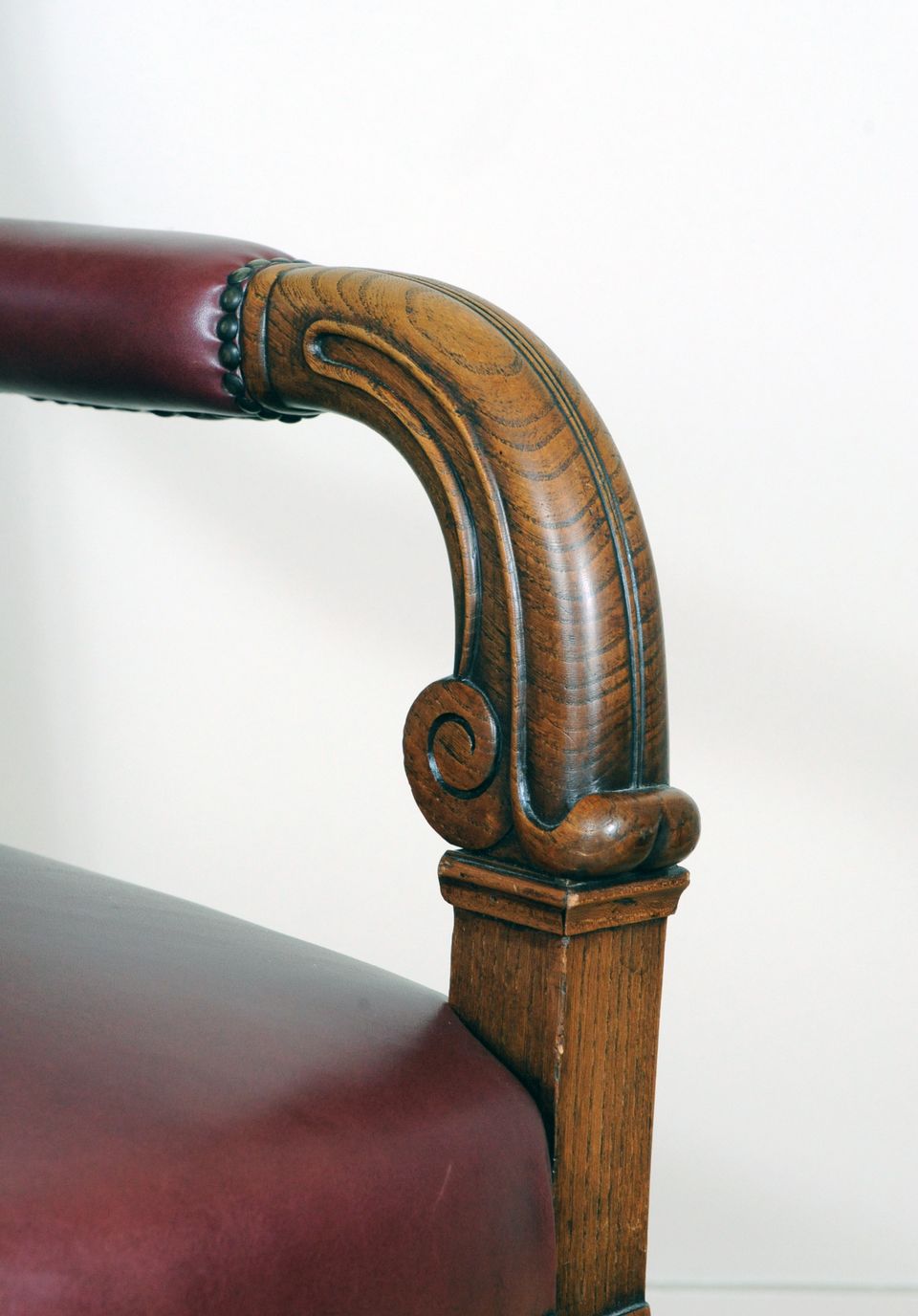 An historical important armchair from the townhall of the Dutch city The Hague. - image 4
